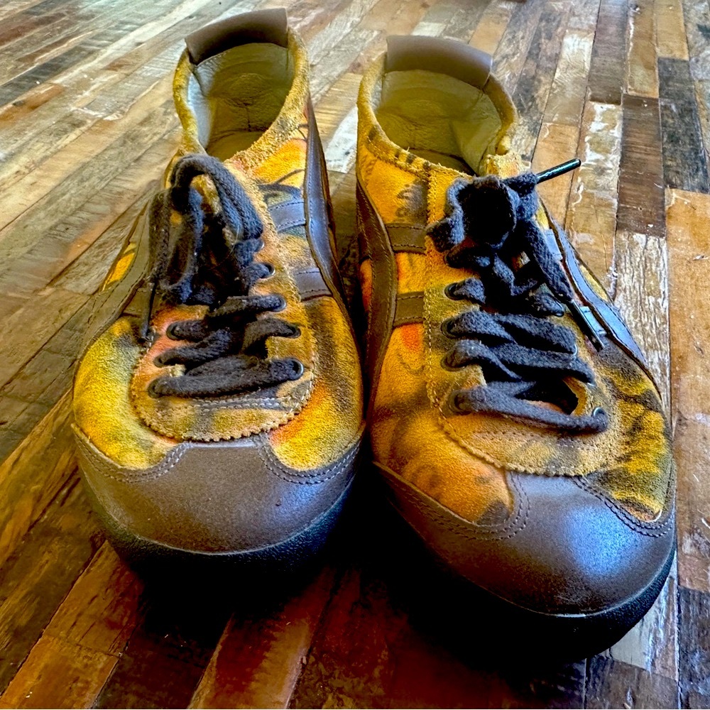 Rare! Vintage ASICS Tiger unisex Brown and Tan Shoes.  UNISEX